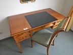 SELVA Schreibtisch mit Auszugslade ca. 90x53cm und 1 Stuhl mit Stoffbezug SELVA Schreibtisch mit Auszugslade ca. 90x53cm und 1 Stuhl mit Stoffbezug