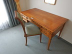 SELVA Schreibtisch mit Auszugslade ca. 90x53cm und 1 Stuhl mit Stoffbezug SELVA Schreibtisch mit Auszugslade ca. 90x53cm und 1 Stuhl mit Stoffbezug