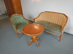 SELVA Sitzbankgruppe bestehend aus einem Sofa 88x185cm, 1 Stuhl und Beistelltisch DM 70cm, Höhe 66cm SELVA Sitzbankgruppe bestehend aus einem Sofa 88x185cm, 1 Stuhl und Beistelltisch DM 70cm, Höhe 66cm