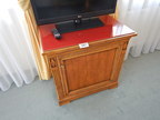 Minibar mit Glasoberfläche, ca. 77x50x77cm, einflügelig Minibar mit Glasoberfläche, ca. 77x50x77cm, einflügelig