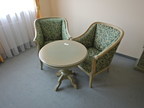 SELVA Sitzbankgruppe bestehend aus 2 Stk. 1er Sofa, 1 Stuhl und Beistelltisch DM 70cm, Höhe 66cm SELVA Sitzbankgruppe bestehend aus 2 Stk. 1er Sofa, 1 Stuhl und Beistelltisch DM 70cm, Höhe 66cm
