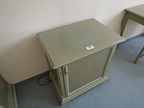 Minibar mit Plexiglasoberfläche, ca. 77x50x77cm, einflügelig Minibar mit Plexiglasoberfläche, ca. 77x50x77cm, einflügelig