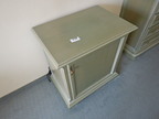 Minibar mit Plexiglasoberfläche, ca. 77x50x77cm, einflügelig Minibar mit Plexiglasoberfläche, ca. 77x50x77cm, einflügelig