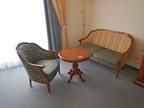 SELVA Sitzbankgruppe bestehend aus einem 2er Sofa, einem 1er Sofa und Beistelltisch DM 70cm, Höhe 66cm SELVA Sitzbankgruppe bestehend aus einem 2er Sofa, einem 1er Sofa und Beistelltisch DM 70cm, Höhe 66cm