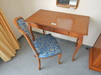SELVA Schreibtisch mit Auszugslade ca. 90x53cm und 1 Stuhl mit Stoffbezug SELVA Schreibtisch mit Auszugslade ca. 90x53cm und 1 Stuhl mit Stoffbezug
