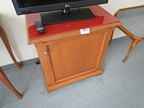 Minibar mit Glasoberfläche, ca. 77x50x77cm, einflügelig Minibar mit Glasoberfläche, ca. 77x50x77cm, einflügelig