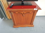 Minibar mit Glasoberfläche, ca. 77x50x77cm, einflügelig Minibar mit Glasoberfläche, ca. 77x50x77cm, einflügelig