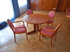 Tisch, rund, DM 110cm und 4 Stk. Stühle Tisch, rund, DM 110cm und 4 Stk. Stühle