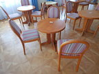 Sitzgruppe bestehend aus: Tisch, rund, DM 70cm und 3 Stk. Stühlen Sitzgruppe bestehend aus: Tisch, rund, DM 70cm und 3 Stk. Stühlen