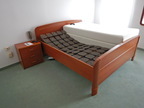 Doppelbett 200x210cm, inkl. 2 Tempur Matratzen und 2 Tempur Lattenrosten - elektrisch verstellbar, inkl. 2 Stk. Nachtkästchen und Wandspiegel (50x115cm) Doppelbett 200x210cm, inkl. 2 Tempur Matratzen und 2 Tempur Lattenrosten - elektrisch verstellbar, inkl. 2 Stk. Nachtkästchen und Wandspiegel (50x115cm)