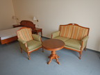 SELVA Sitzbankgruppe bestehend aus einem 2er Sofa, einem 1er Sofa und Beistelltisch DM 70cm, Höhe 66cm SELVA Sitzbankgruppe bestehend aus einem 2er Sofa, einem 1er Sofa und Beistelltisch DM 70cm, Höhe 66cm