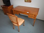 SELVA Schreibtisch mit Auszugslade ca. 90x53cm und 1 Stuhl mit Stoffbezug SELVA Schreibtisch mit Auszugslade ca. 90x53cm und 1 Stuhl mit Stoffbezug