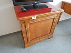 Minibar mit Glasoberfläche, ca. 77x50x77cm, einflügelig Minibar mit Glasoberfläche, ca. 77x50x77cm, einflügelig