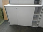 Aktenschrank mit Schiebetüren grau ca. 160x155 cm 4 Ordnerhöhen Aktenschrank mit Schiebetüren grau ca. 160x155 cm 4 Ordnerhöhen