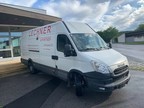LKW IVECO DAILY 35 S 13 V - Kastenwagen, Euro 5, Baujahr: 23.2.2012, Eigengewicht: 2498 kg, Gesamt: 3500 kg, FIN: ZCFC3592005904585, Prüfplakette 02/2020, weiß beschriftet, Kastenwagen Hochdach/lang, Diesel 93 kW, 2298 ccm, KM abgelesen 198.492, Windschut LKW IVECO DAILY 35 S 13 V - Kastenwagen, Euro 5, Baujahr: 23.2.2012, Eigengewicht: 2498 kg, Gesamt: 3500 kg, FIN: ZCFC3592005904585, Prüfplakette 02/2020, weiß beschriftet, Kastenwagen Hochdach/lang, Diesel 93 kW, 2298 ccm, KM abgelesen 198.492, Windschut