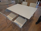 Tisch ca. 120x80cm mit 4 Stk. Stühlen Tisch ca. 120x80cm mit 4 Stk. Stühlen