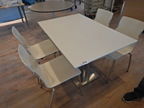 Tisch ca. 120x80cm mit 4 Stk. Stühlen Tisch ca. 120x80cm mit 4 Stk. Stühlen