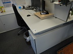 Bene Schreibtisch, ca. 200x80cm mit integriertem Rollcontainer, mit Trennwand Bene Schreibtisch, ca. 200x80cm mit integriertem Rollcontainer, mit Trennwand