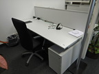 Bene Schreibtisch, ca. 200x80cm mit integriertem Rollcontainer, mit Trennwand Bene Schreibtisch, ca. 200x80cm mit integriertem Rollcontainer, mit Trennwand