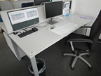 Bene Schreibtisch, ca. 200x80cm mit integriertem Rollcontainer, mit Trennwand Bene Schreibtisch, ca. 200x80cm mit integriertem Rollcontainer, mit Trennwand