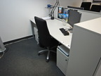 Bene Schreibtisch, ca. 200x80cm mit integriertem Rollcontainer, mit Trennwand Bene Schreibtisch, ca. 200x80cm mit integriertem Rollcontainer, mit Trennwand