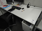 Bene Schreibtisch, ca. 200x80cm mit integriertem Rollcontainer Bene Schreibtisch, ca. 200x80cm mit integriertem Rollcontainer