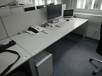 Bene Schreibtisch, ca. 200x80cm mit integriertem Rollcontainer Bene Schreibtisch, ca. 200x80cm mit integriertem Rollcontainer