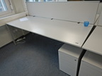Bene Schreibtisch, ca. 200x80cm mit integriertem Rollcontainer Bene Schreibtisch, ca. 200x80cm mit integriertem Rollcontainer