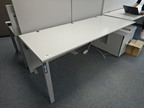 Bene Schreibtisch, ca. 200x80cm mit integriertem Rollcontainer Bene Schreibtisch, ca. 200x80cm mit integriertem Rollcontainer