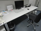 Bene Schreibtisch, ca. 200x80cm mit integriertem Rollcontainer, mit Trennwand Bene Schreibtisch, ca. 200x80cm mit integriertem Rollcontainer, mit Trennwand