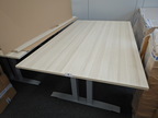 Schreibtisch, ca. 200x120cm, teilweise mit Ausschnitt Schreibtisch, ca. 200x120cm, teilweise mit Ausschnitt