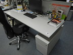 Bene Schreibtisch, ca. 200x80cm mit integriertem Rollcontainer, mit Trennwand Bene Schreibtisch, ca. 200x80cm mit integriertem Rollcontainer, mit Trennwand