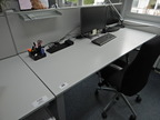 Bene Schreibtisch, ca. 200x80cm mit integriertem Rollcontainer, mit Trennwand Bene Schreibtisch, ca. 200x80cm mit integriertem Rollcontainer, mit Trennwand