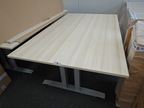 Schreibtisch, ca. 200x120cm, teilweise mit Ausschnitt Schreibtisch, ca. 200x120cm, teilweise mit Ausschnitt