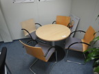 Besprechungstischgruppe, Tisch DM ca. 80cm, mit 4 Stühlen Besprechungstischgruppe, Tisch DM ca. 80cm, mit 4 Stühlen