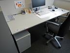 Bene Schreibtisch, ca. 200x80cm mit integriertem Rollcontainer, mit Trennwand Bene Schreibtisch, ca. 200x80cm mit integriertem Rollcontainer, mit Trennwand