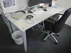 Bene Schreibtisch, ca. 200x80cm mit integriertem Rollcontainer, mit Trennwand Bene Schreibtisch, ca. 200x80cm mit integriertem Rollcontainer, mit Trennwand