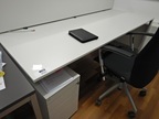Bene Schreibtisch, ca. 200x80cm mit integriertem Rollcontainer, mit Trennwand Bene Schreibtisch, ca. 200x80cm mit integriertem Rollcontainer, mit Trennwand