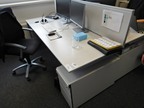 Bene Schreibtisch, ca. 200x80cm mit integriertem Rollcontainer, mit Trennwand Bene Schreibtisch, ca. 200x80cm mit integriertem Rollcontainer, mit Trennwand