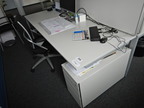 Bene Schreibtisch, ca. 200x80cm mit integriertem Rollcontainer, mit Trennwand Bene Schreibtisch, ca. 200x80cm mit integriertem Rollcontainer, mit Trennwand