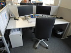 Bene Schreibtisch, ca. 200x80cm mit integriertem Rollcontainer, mit Trennwand Bene Schreibtisch, ca. 200x80cm mit integriertem Rollcontainer, mit Trennwand