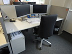 Bene Schreibtisch, ca. 200x80cm mit integriertem Rollcontainer, mit Trennwand Bene Schreibtisch, ca. 200x80cm mit integriertem Rollcontainer, mit Trennwand