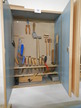 Werkzeugschrank mit Handwerkzeug befüllt, ca. 60x28x85cm Werkzeugschrank mit Handwerkzeug befüllt, ca. 60x28x85cm