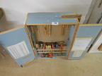 Werkzeugschrank mit Handwerkzeug befüllt, ca. 60x28x85cm Werkzeugschrank mit Handwerkzeug befüllt, ca. 60x28x85cm