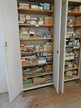 Schrankinhalt an Eckbankverbindern, Mauerkrallen, Fensterbeschlägen, etc. Schrankinhalt an Eckbankverbindern, Mauerkrallen, Fensterbeschlägen, etc.