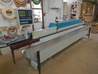 Holz Her Kantenanleimmaschine, Typ Primus 1436 SE PVC, Druckwerk pneumatisch, Kappaggregat 1918, Fräsaggregat 1942M, Ziehklinge 1929, Formfräsaggregat 1983, Schwabbelaggregat 1944, Kunststoffkante Holz Her Kantenanleimmaschine, Typ Primus 1436 SE PVC, Druckwerk pneumatisch, Kappaggregat 1918, Fräsaggregat 1942M, Ziehklinge 1929, Formfräsaggregat 1983, Schwabbelaggregat 1944, Kunststoffkante