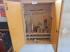 Werkzeugschrank mit Handwerkzeug befüllt, ca. 60x28x85cm Werkzeugschrank mit Handwerkzeug befüllt, ca. 60x28x85cm