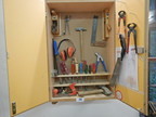 Werkzeugschrank mit Handwerkzeug befüllt, ca. 60x28x85cm Werkzeugschrank mit Handwerkzeug befüllt, ca. 60x28x85cm