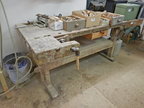 Hobelbank, ca. 240x75cm, mit 2 Schraubstöcken Hobelbank, ca. 240x75cm, mit 2 Schraubstöcken