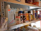 Regalinhalt an Rostlösern, Schimmelspray, Laminatreiniger, usw. Regalinhalt an Rostlösern, Schimmelspray, Laminatreiniger, usw.